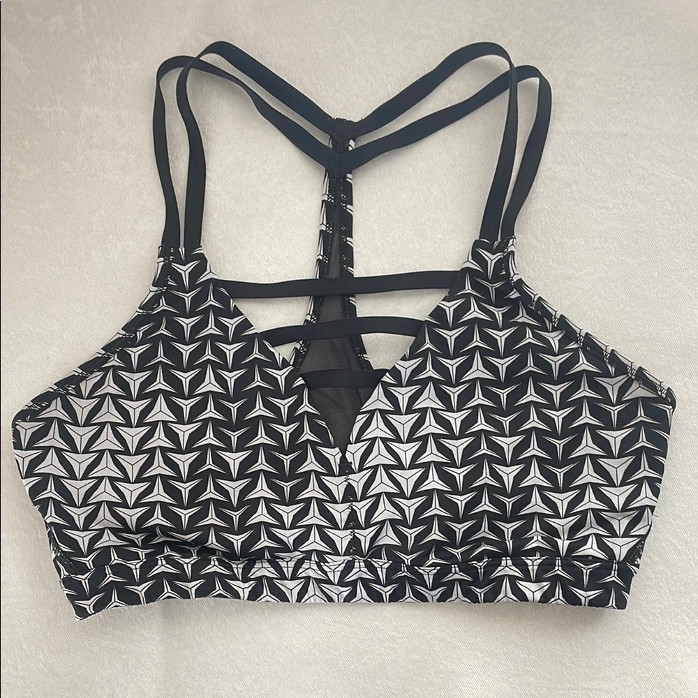 Victoria Sport Strappy Sports Bra